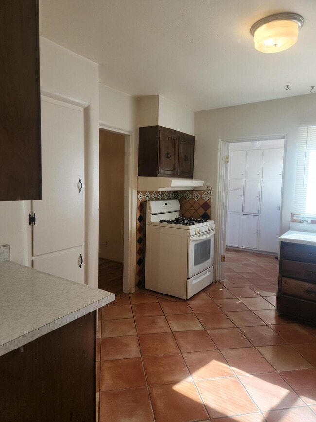 Building Photo - 917 Girard Blvd SE