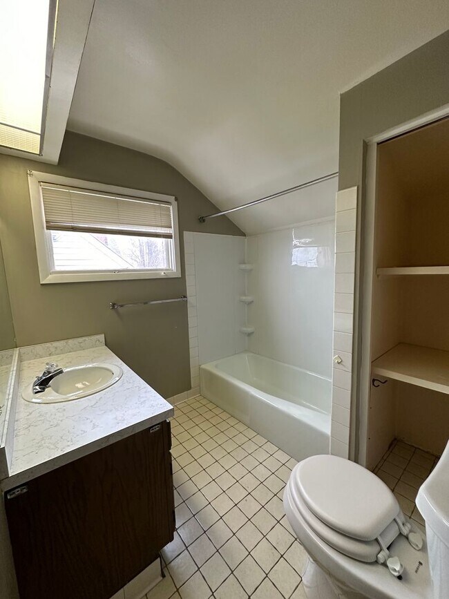 Building Photo - Garfield Heights 2-Bed 1-Bath Single-Famil...