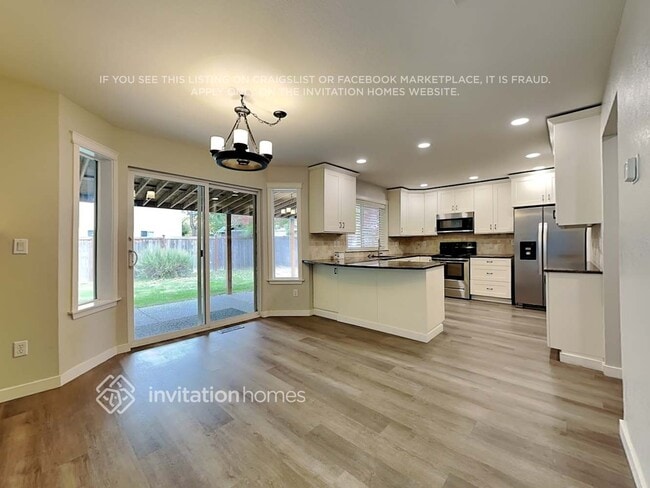 Building Photo - 5631 Komachin Loop SE