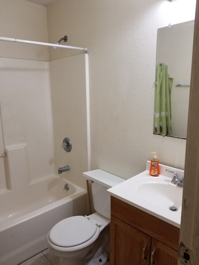 Foto del edificio - 717 Demaret Dr