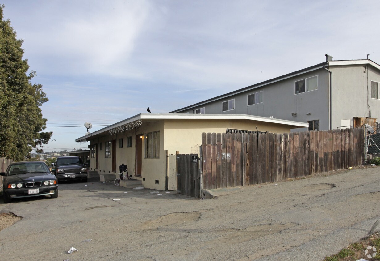 Primary Photo - 1186 Olympia Ave