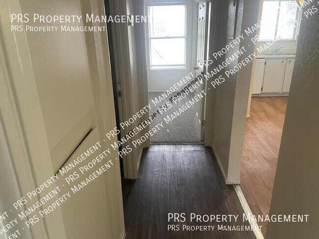 Foto del edificio - 465 W Ivyglen St