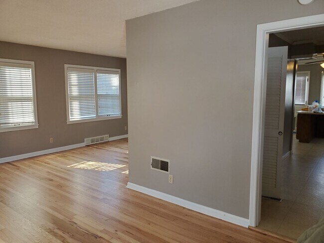 Foto del edificio - Gorgeous home near Westboro park.