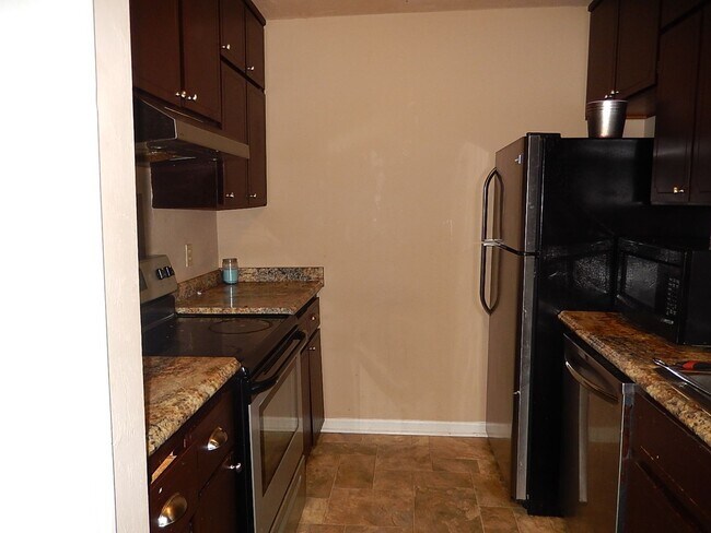 Foto del edificio - LOVELY 2/2 w/ Stainless Steel Appliances, No Carpet, & Large Privacy Fenced Yard! Mins from FSU/T...