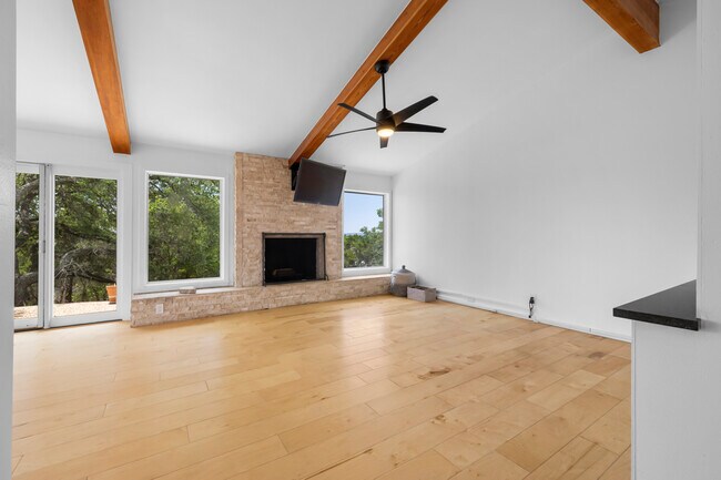 Building Photo - 3935 Lago Vista Dr