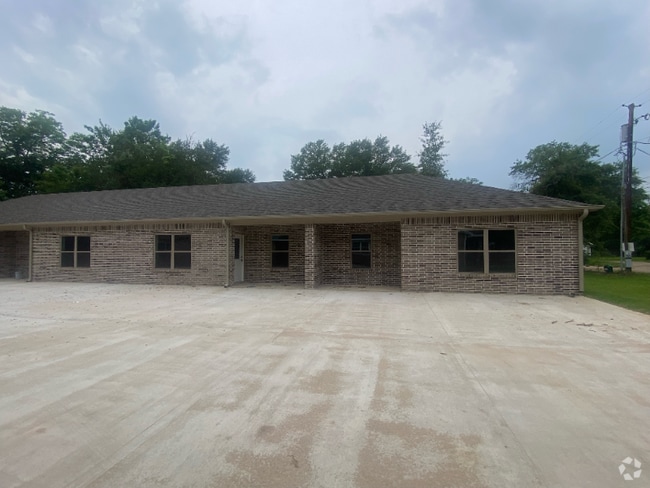 Building Photo - 611 Mell Ave