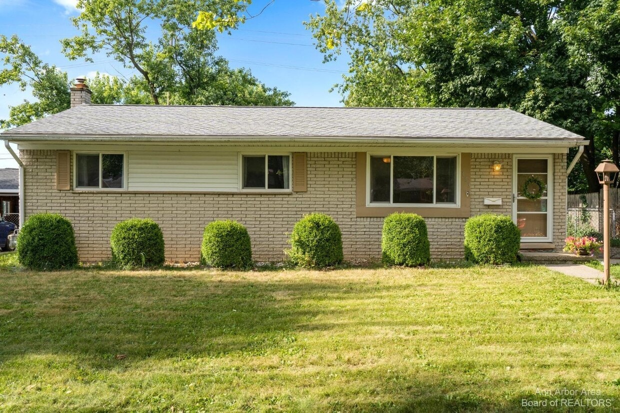 153 Tower Dr, Saline, MI 48176 House Rental in Saline, MI