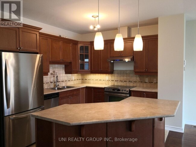Building Photo - 363 Glenbrae Ave