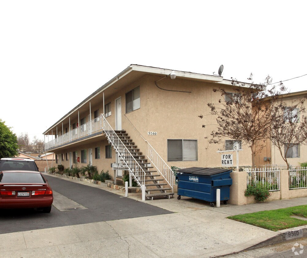 Primary Photo - 9560 Los Angeles St