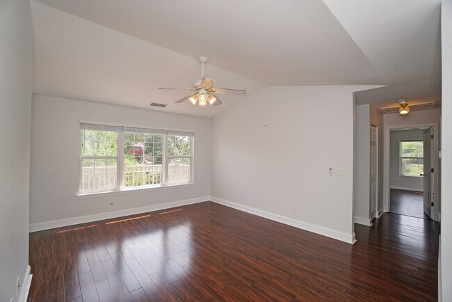 Foto del edificio - 1139 N Red Oak Cir