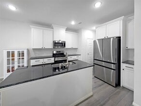 Building Photo - 27939 Western Crk Ct
