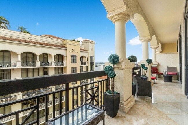 Foto del edificio - 701 S Olive Ave