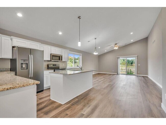 Foto del edificio - 722 Hilltop Ln