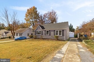 Building Photo - 3024 Wayne Rd