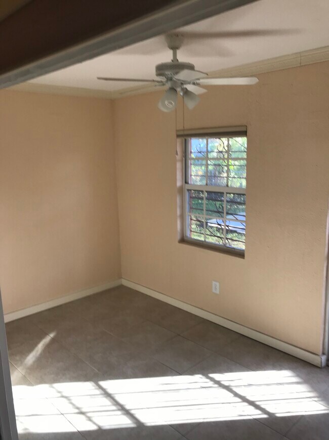 Foto del edificio - 1037 SW 76th Ave
