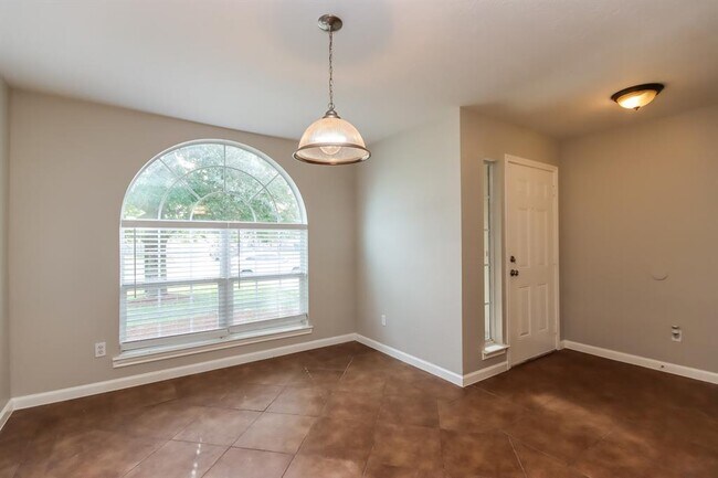Foto del edificio - 2305 Shady Pine Dr