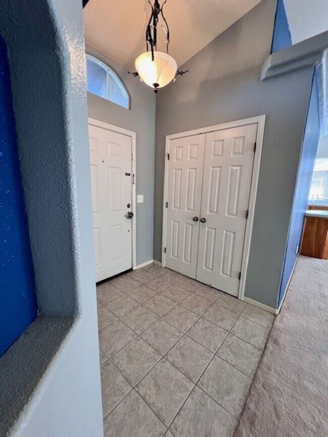 Foto del edificio - Available Now!