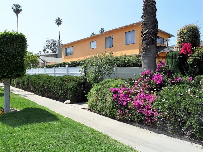 Foto del edificio - 13047 Moorpark St