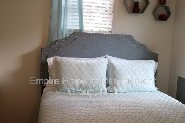 Foto del edificio - 2208 Kingswood Dr