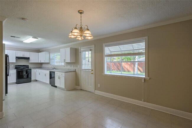 Building Photo - 4738 Kingfisher Dr