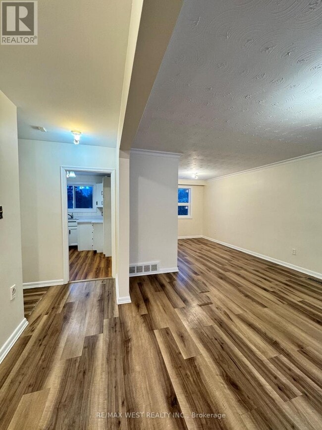 Building Photo - 410 Becker Rd