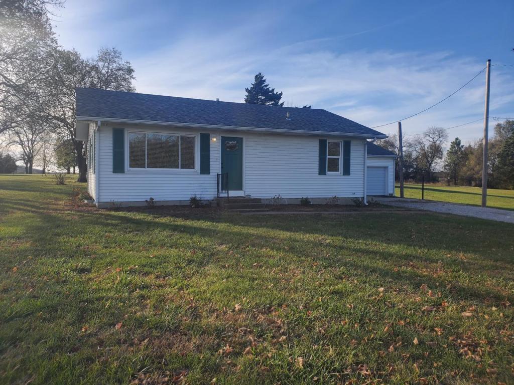 Primary Photo - 1005 E 1500 Rd
