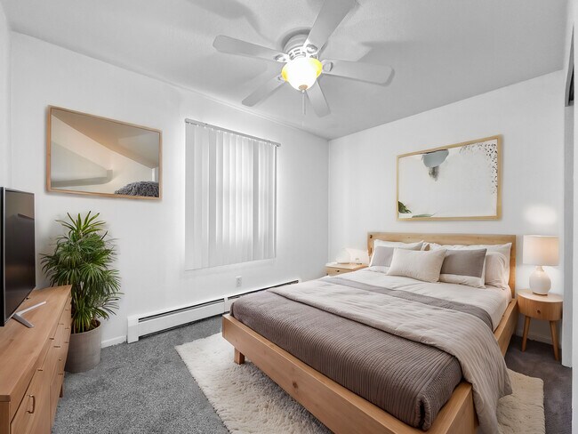 Dormitorio - Elm Village Apartments