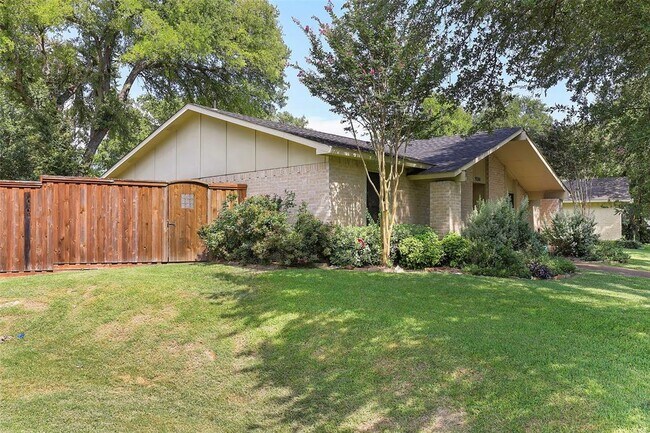 Building Photo - 9280 Bryson Dr