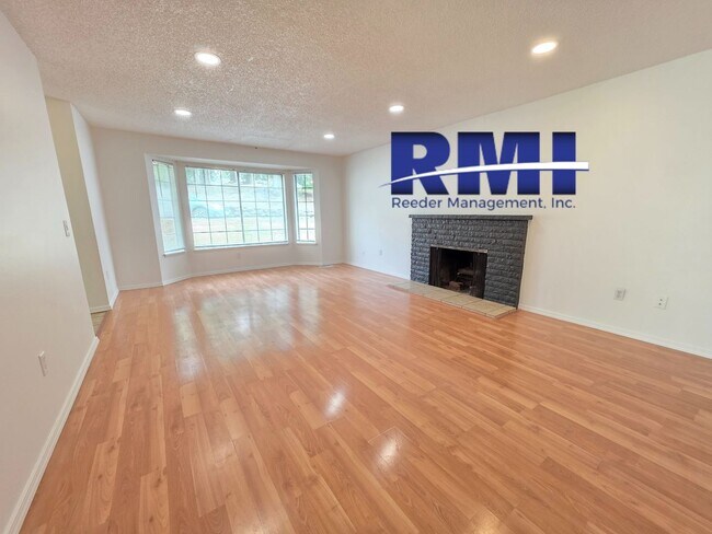 Foto del edificio - 3-bedroom Gem located in the Bethel Valley Community!