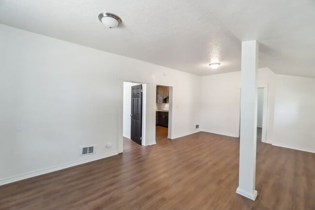 Building Photo - Newly Remodeled Single Family Home on Spok...