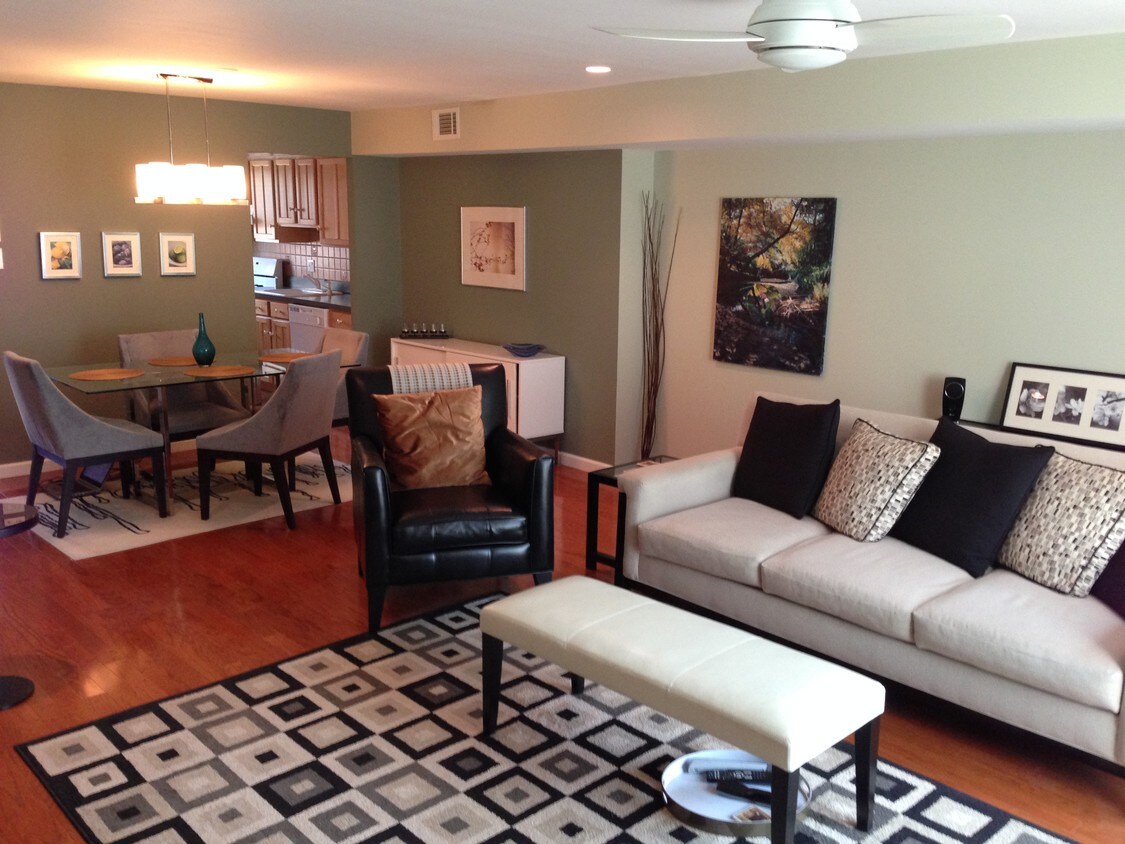 Foto principal - 8 Hamilton Cir