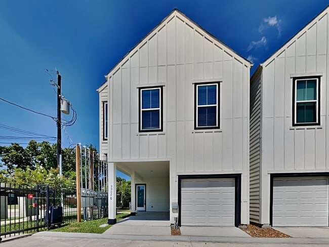 Building Photo - 9902 Clark Rd