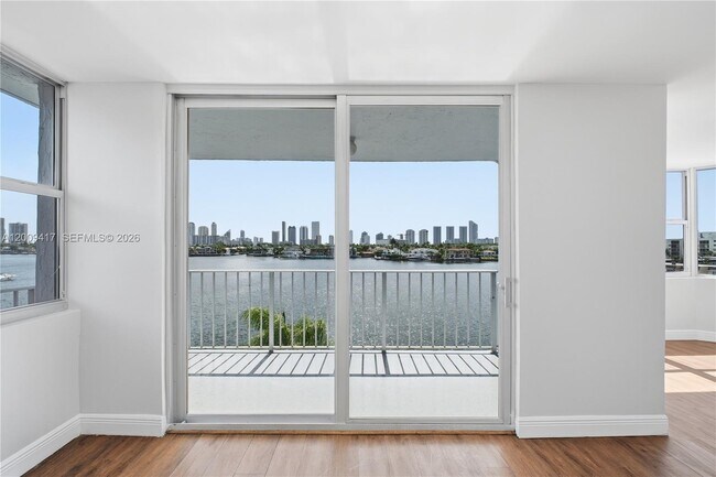 Foto del edificio - 16570 NE 26th Ave