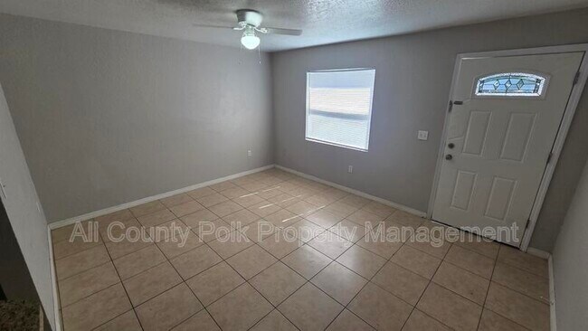 Foto del edificio - 712 Bryon Ct