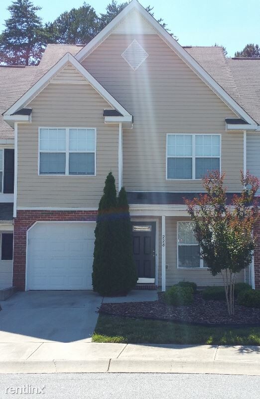 Building Photo - 3 br, 2.5 bath Townhome - 228 Blue Robin Way