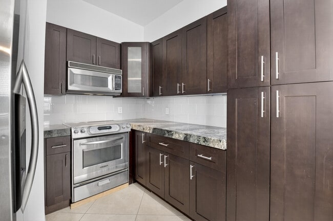 Building Photo - 2515 Venetian Ct