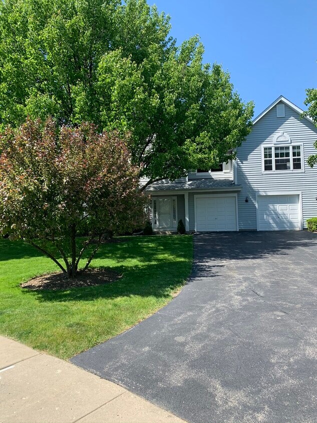 1129 Orleans Dr, Mundelein, IL 60060 Townhome Rentals in Mundelein IL