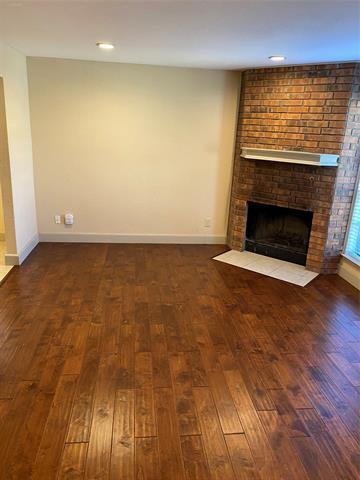 Foto del edificio - 7720 Kings Ridge Rd
