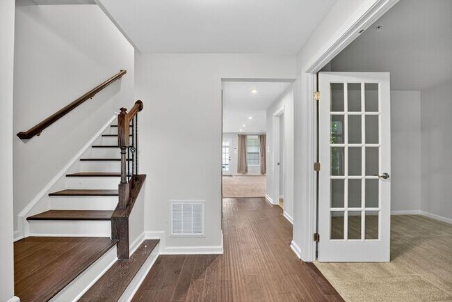 Foto del edificio - 5704 River Shark Ln