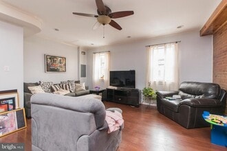Building Photo - 515 W Girard Ave