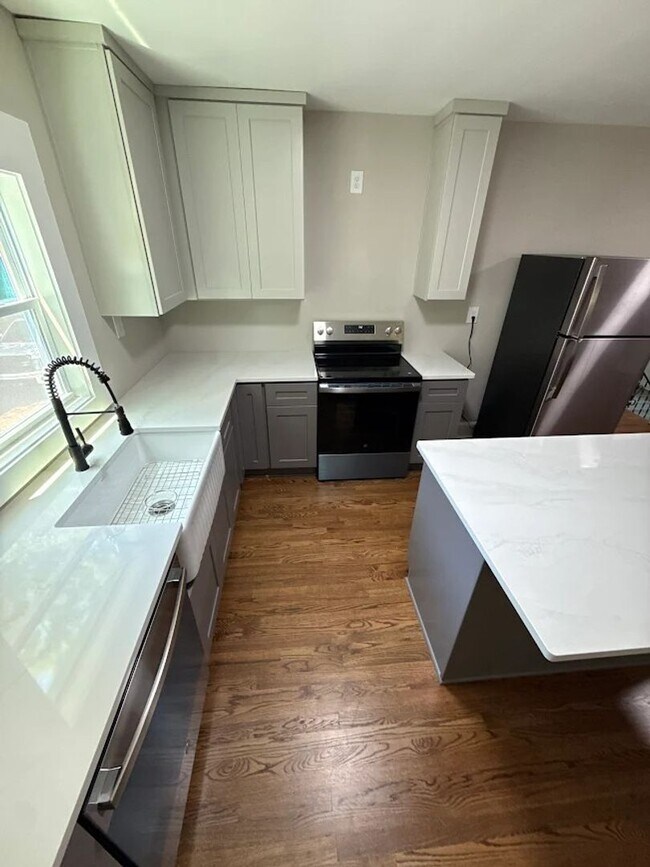 Foto del edificio - 4 Bed 2 Bath in Roswell!