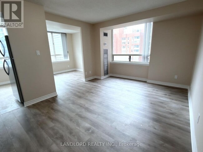 Building Photo - 633 Bay St.