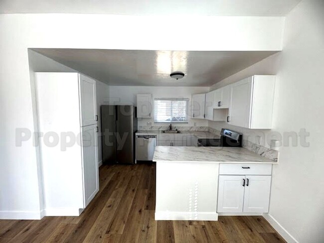 Foto del edificio - Stunning Newly Remodeled 2-Bed, 1-Bath – S...