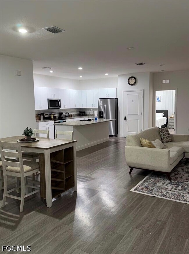 Foto del edificio - 8059 Sherwood Cir