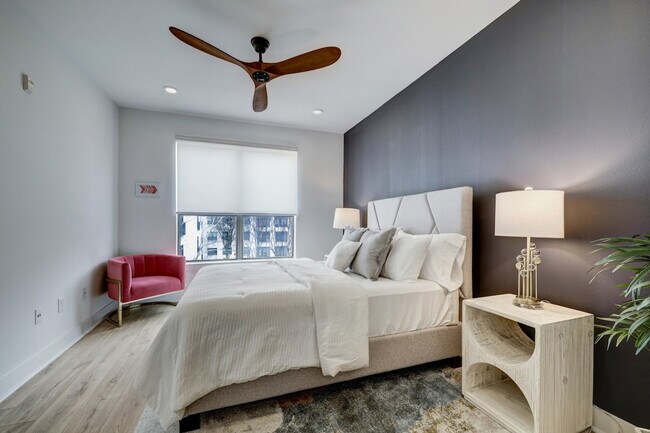 Building Photo - 2137 Pelham Dr