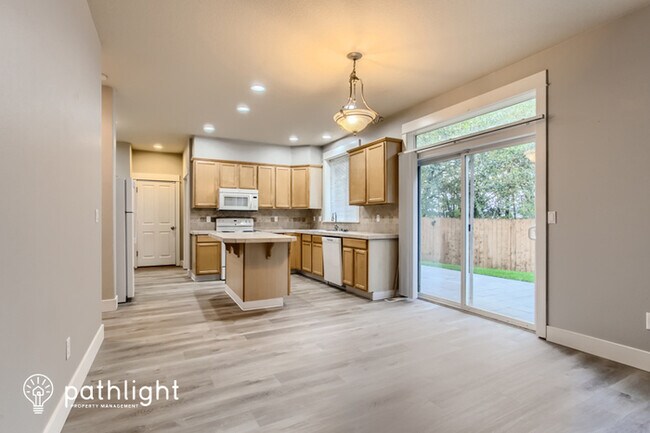Building Photo - 890 W Lookout Ridge Dr, Washougal, WA, 98671