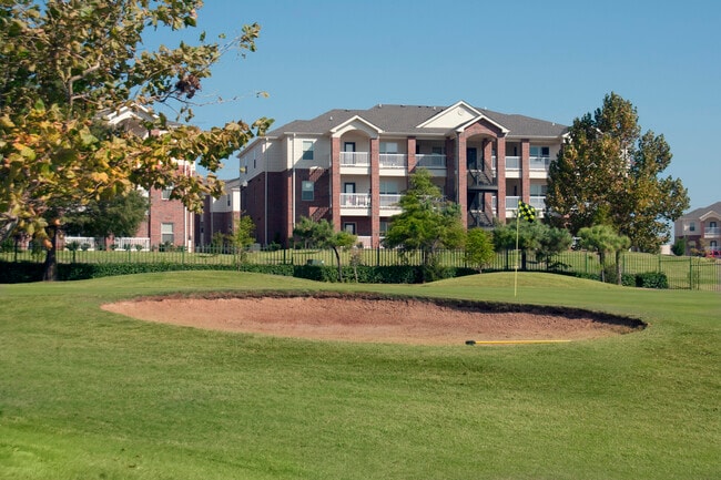 Building Photo - The Links at Oklahoma City
