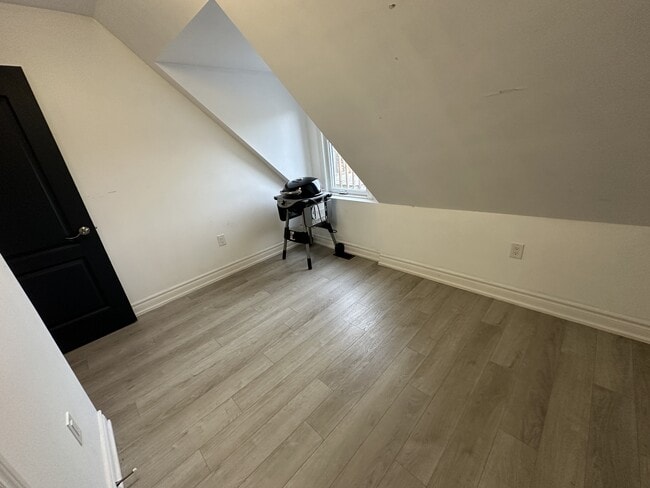 Photo du bâtiment - 1267 King St W