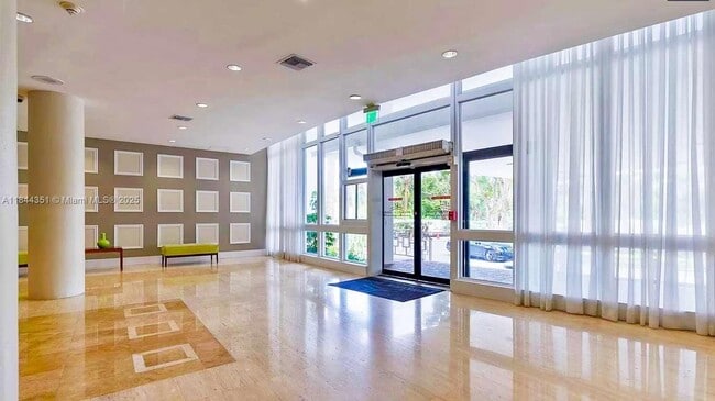 Foto del edificio - 7441 Wayne Ave