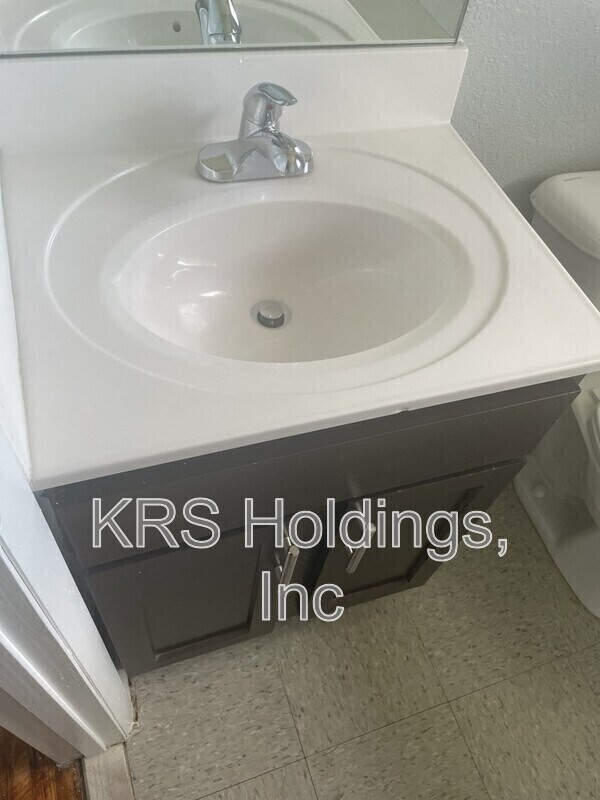 Foto del edificio - 4202 Newsome Dr